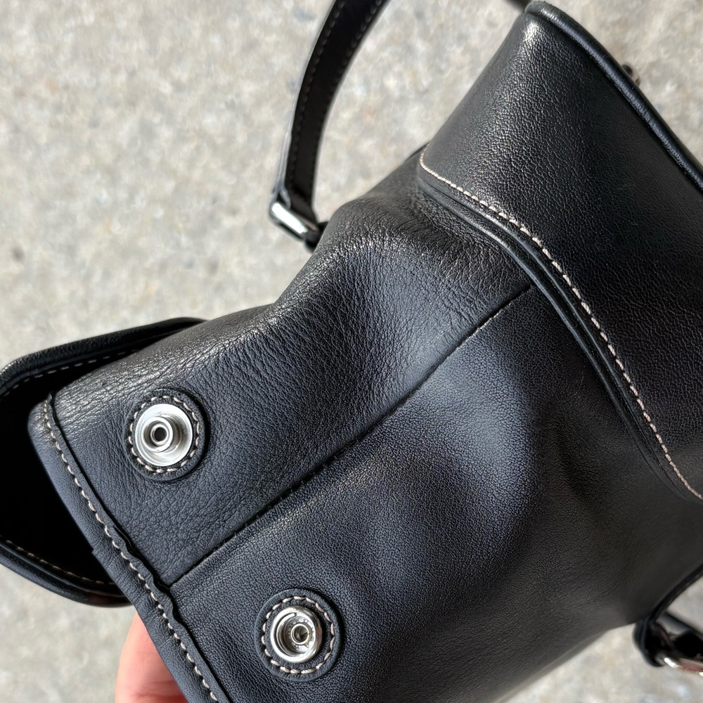 COACH vintage Hamptons Black Leather Flap Purse black hand bag - Picture 9 of 15